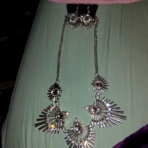 NWT silver necklace and earrings set
